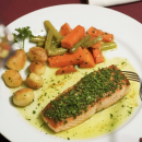 Pescada amarela com finas ervas